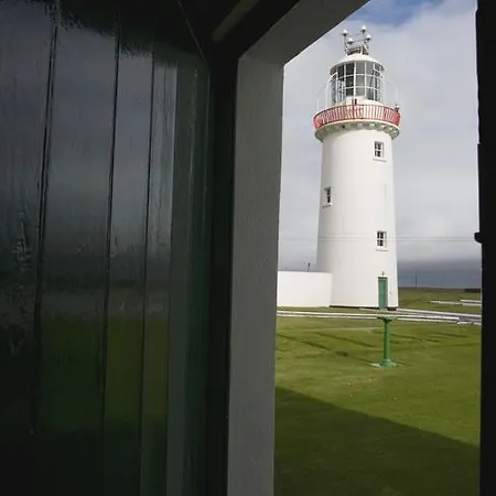 Дом отдыха Loop Head Lightkeeper's House *